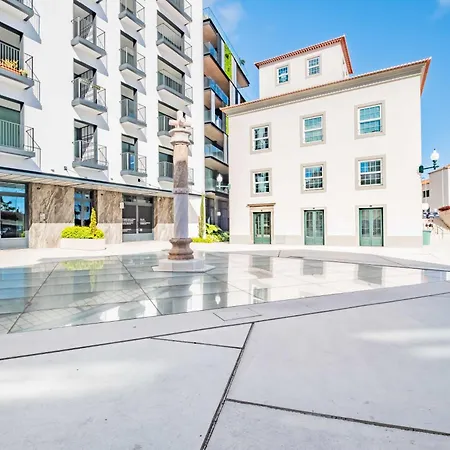 Jacuzzi, Terrace & Infinity Pool At Savoy Insular Apartament