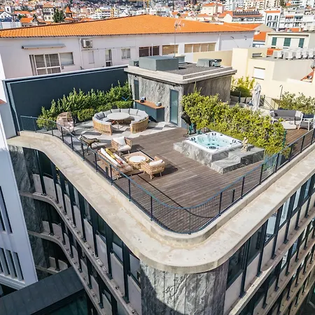 Jacuzzi, Terrace & Infinity Pool At Savoy Insular Apartament
