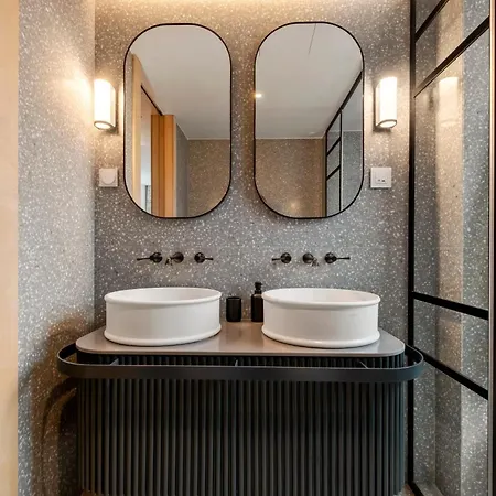 Jacuzzi, Terrace & Infinity Pool At Savoy Insular Apartament