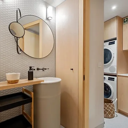 Jacuzzi, Terrace & Infinity Pool At Savoy Insular Apartament Funchal (Madeira)