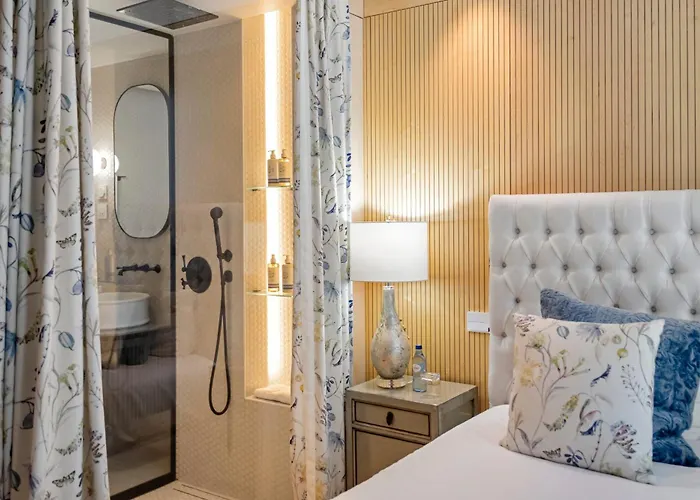 Rooftop Jacuzzi Penthouse At Savoy Insular Apartman